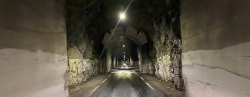 in de tunnel de berg in